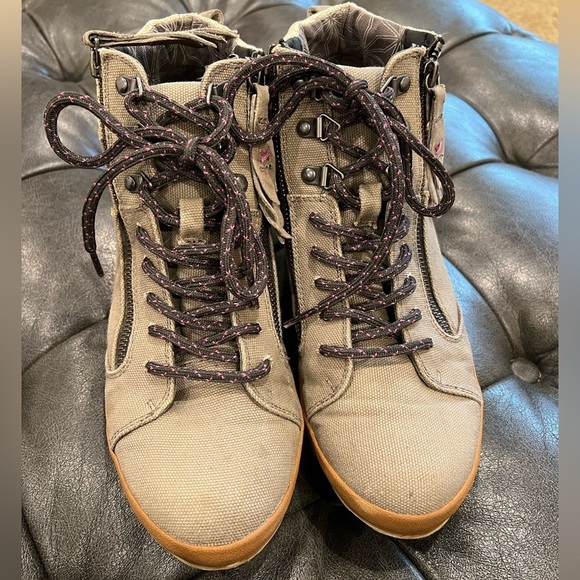 cushe Shoes - Cushe Gray Boho Sneak Canvas Ankle Boots Size 8